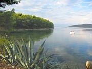 Molat - barca dipinta su un mare dipinto